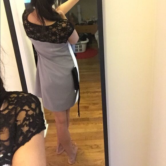 Colorblock Lace Neck Express belted shift dress - Picture 4 of 8